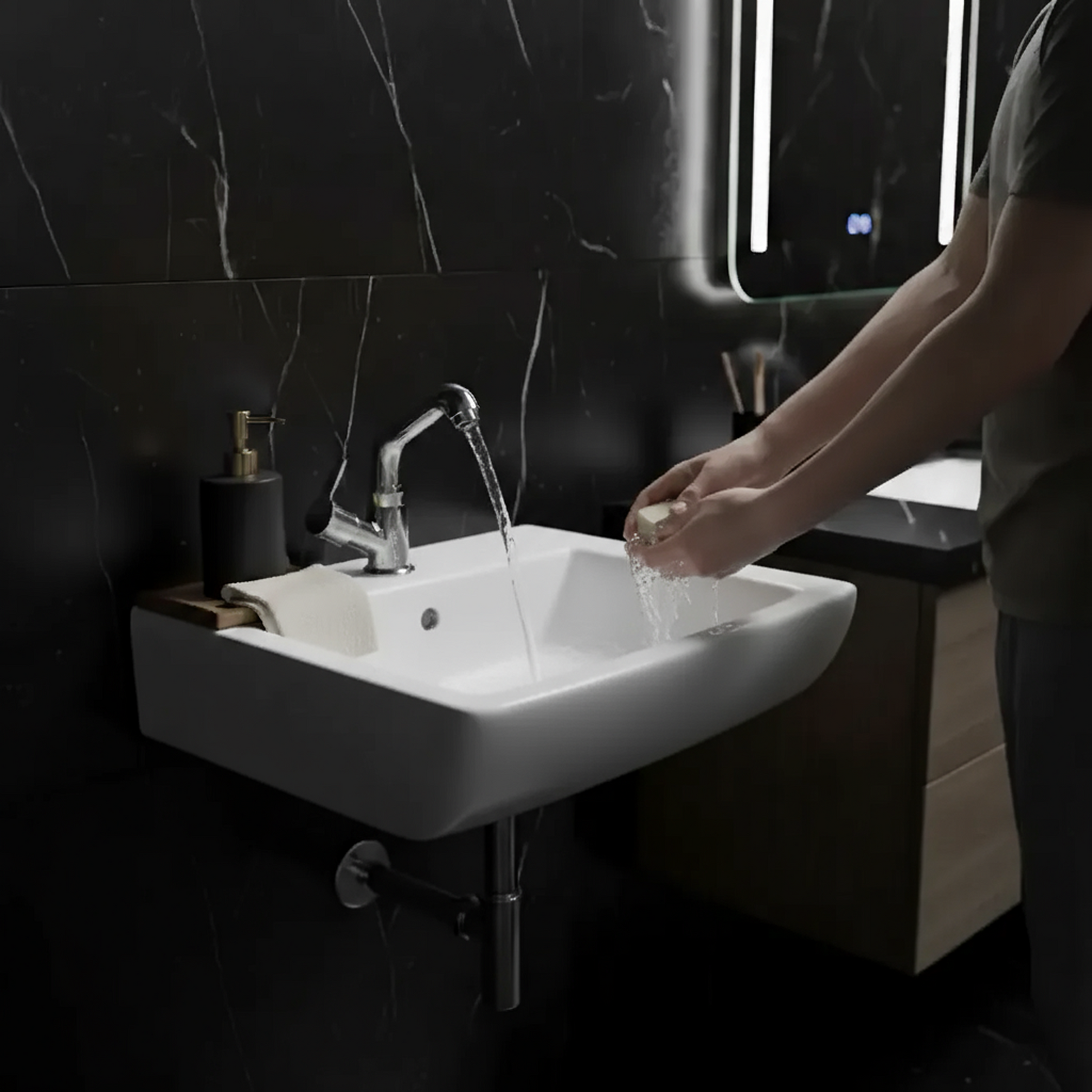 MEDIUM WALL HUNG WASH BASIN